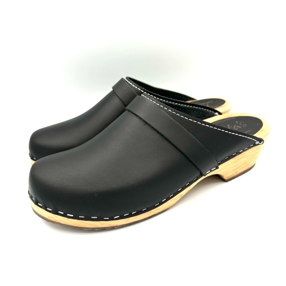 Lotta’s Elsa Classic Clogs in Black Leather low heel slip on shoe